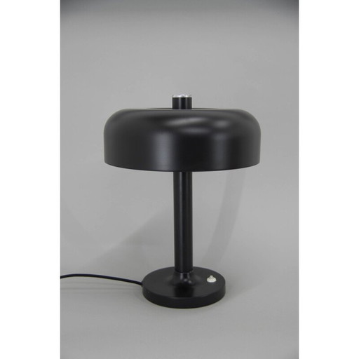 Lampe de table noire du milieu du siècle par Napako, 1970