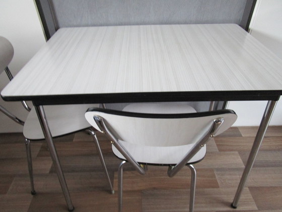 Image 1 of Table de salle à manger en formica + 2 chaises 50s