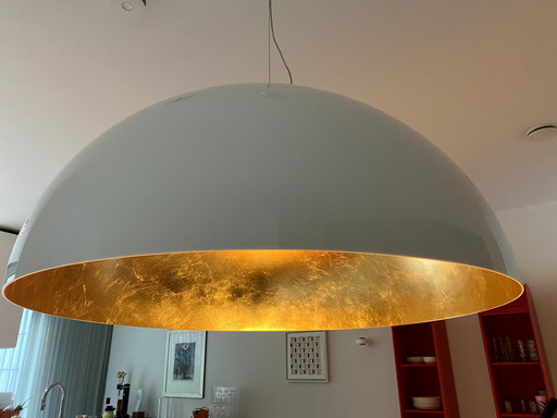 Grande lampe dôme avec intérieur en feuille d'or