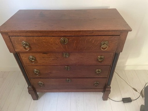 Commode classique avec 4 tiroirs