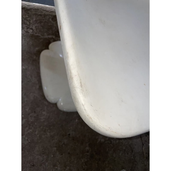 Image 1 of Chaise vintage "Gautier" en résine, en forme de trèfle