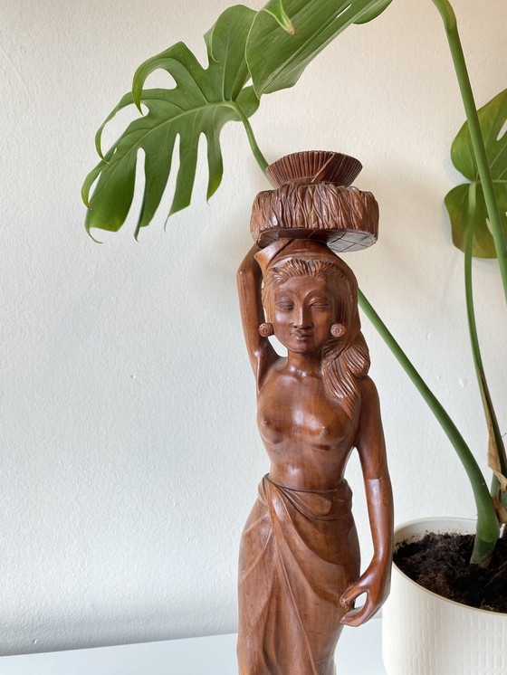 Image 1 of Statue vintage en bois Balinaise Femme