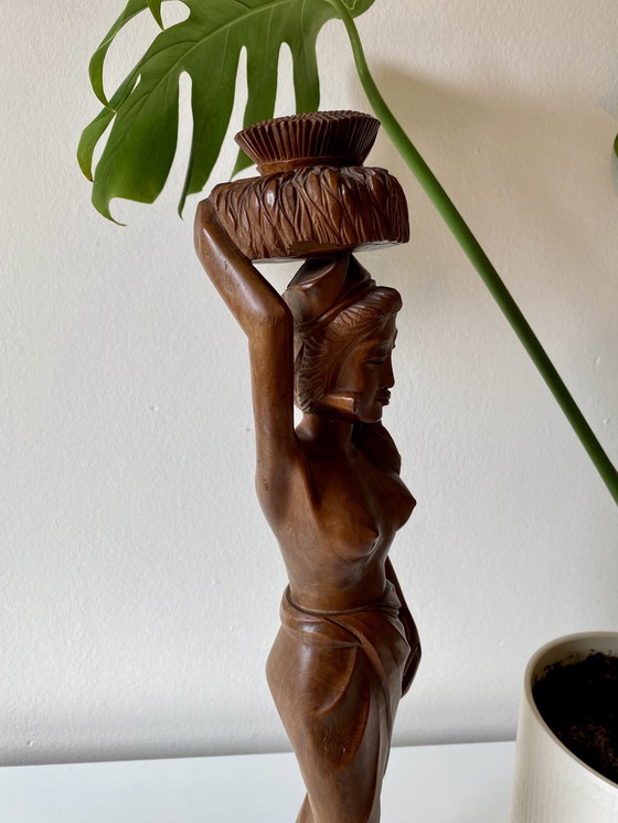 Image 1 of Statue vintage en bois Balinaise Femme