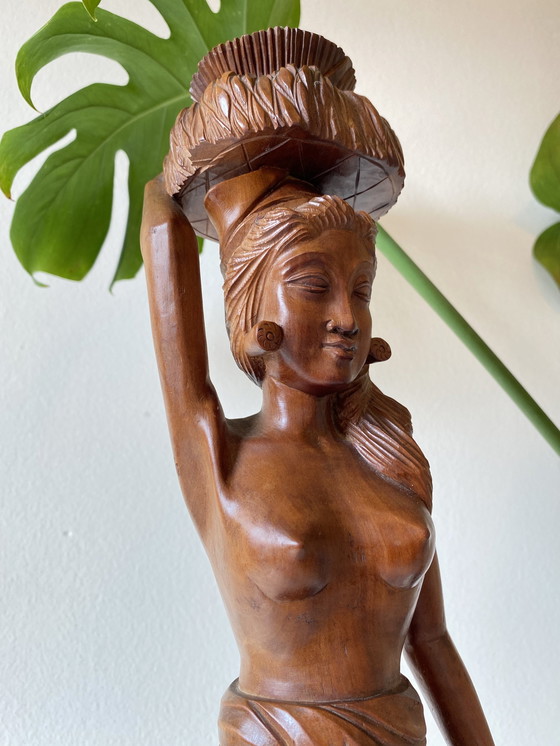 Image 1 of Statue vintage en bois Balinaise Femme