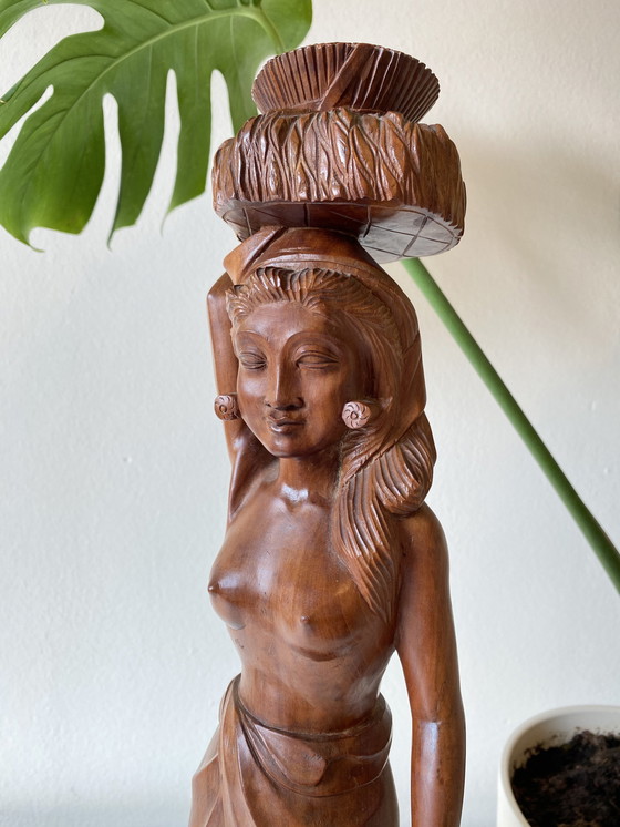 Image 1 of Statue vintage en bois Balinaise Femme