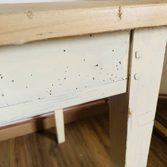 Image 1 of Table de ferme vintage en bois brut avec tiroir