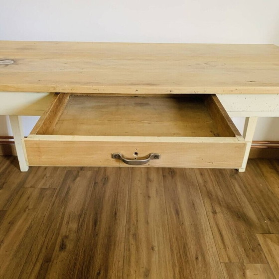 Image 1 of Table de ferme vintage en bois brut avec tiroir