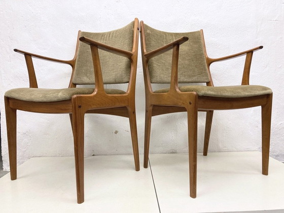 Image 1 of 2 Chaises danoises en teck avec accoudoirs Design Johannes Anderson Pour Uldum Møbler