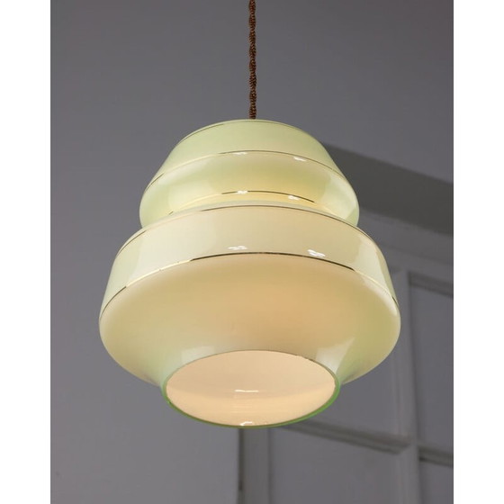 Image 1 of Lampe suspendue en verre vert et laiton du Mid Century