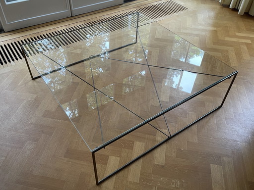 Table en verre design avec cadre chromé