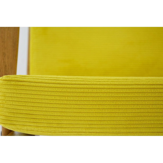 Image 1 of Fauteuil scandinave vintage BZ en velours jaune