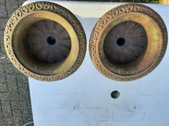 Image 1 of Ensemble de 2 vases de jardin en fonte Versaille