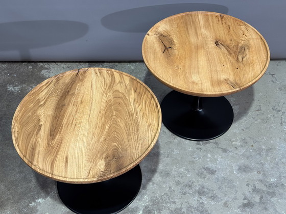 Image 1 of 2X Tables d'appoint rondes en chêne