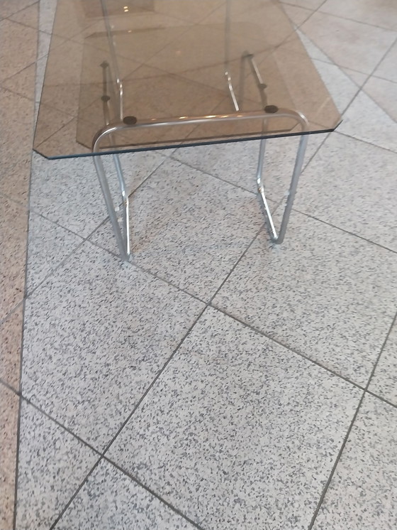 Image 1 of 1 X Table basse en tube avec plateau en verre fumé.  République Tchèque 1960's.