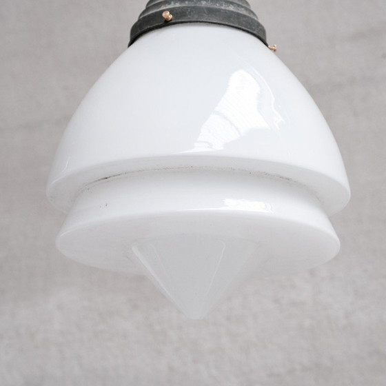 Image 1 of Lot de 3 lampes suspendues en verre opalin, France 1920