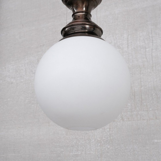 Image 1 of Lampe suspendue italienne du milieu du siècle en laiton et verre.