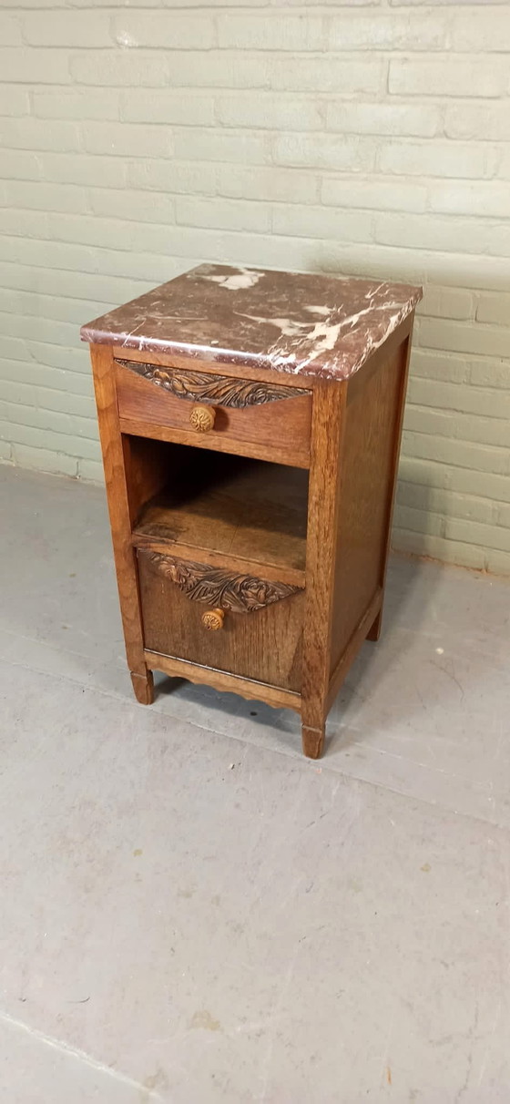 Image 1 of Meuble de chevet vintage en chêne massif et plateau en marbre