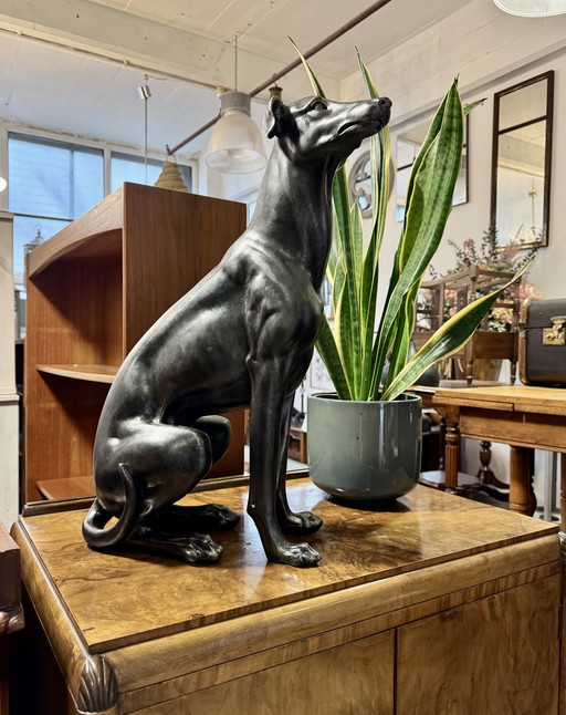 Chien noir Whippet Figurine Statue