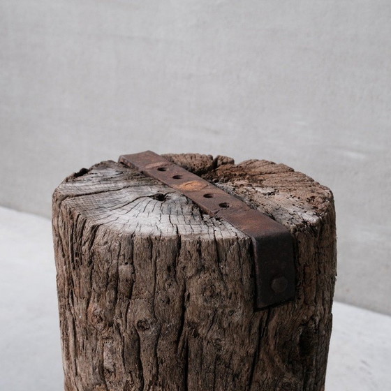 Image 1 of Paire de tables d'appoint en bois primitif espagnol vintage
