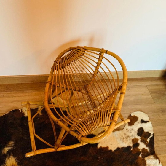 Image 1 of Chaise à bascule vintage en rotin pour enfants