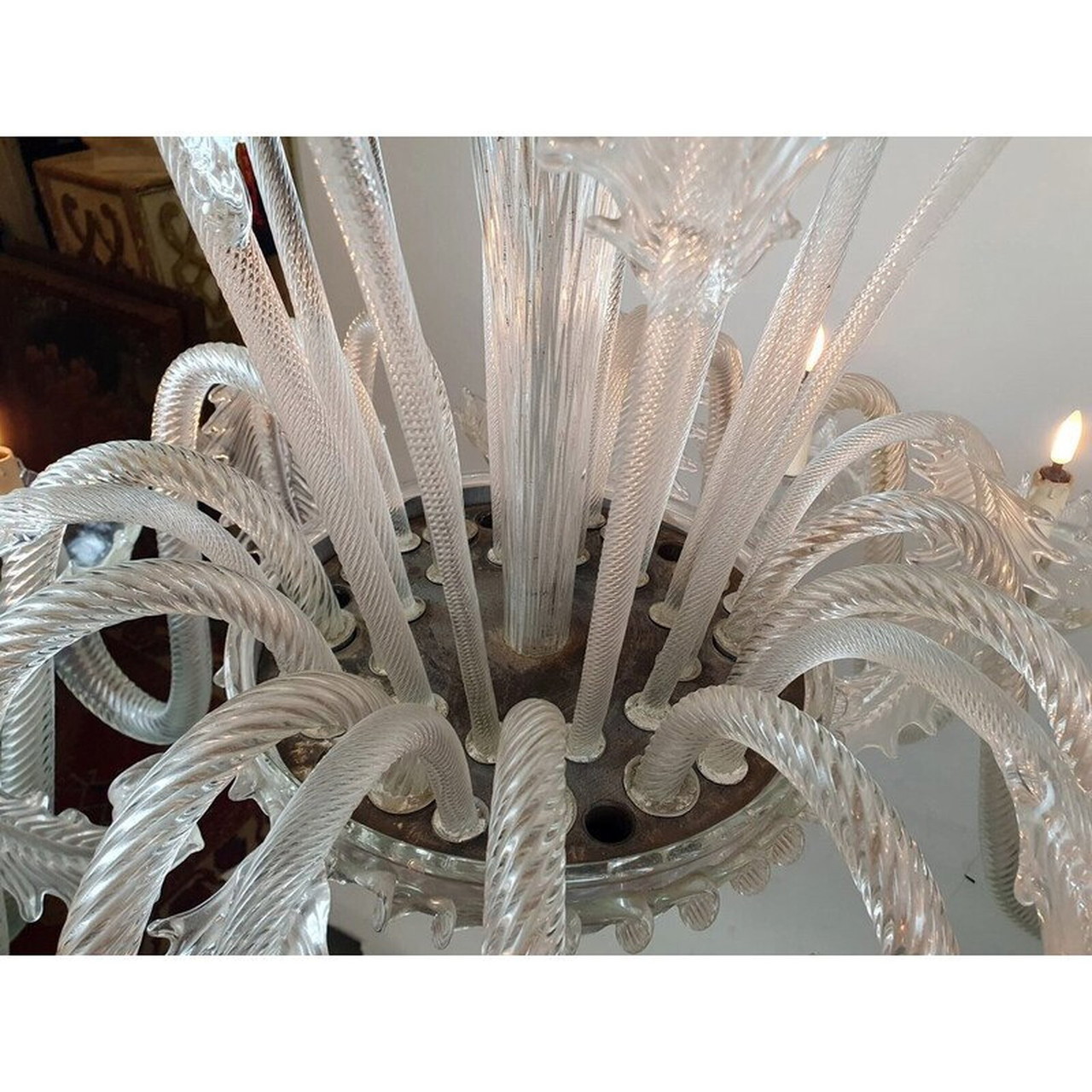 Grand lustre en verre de Murano à pétales blancs En vente sur