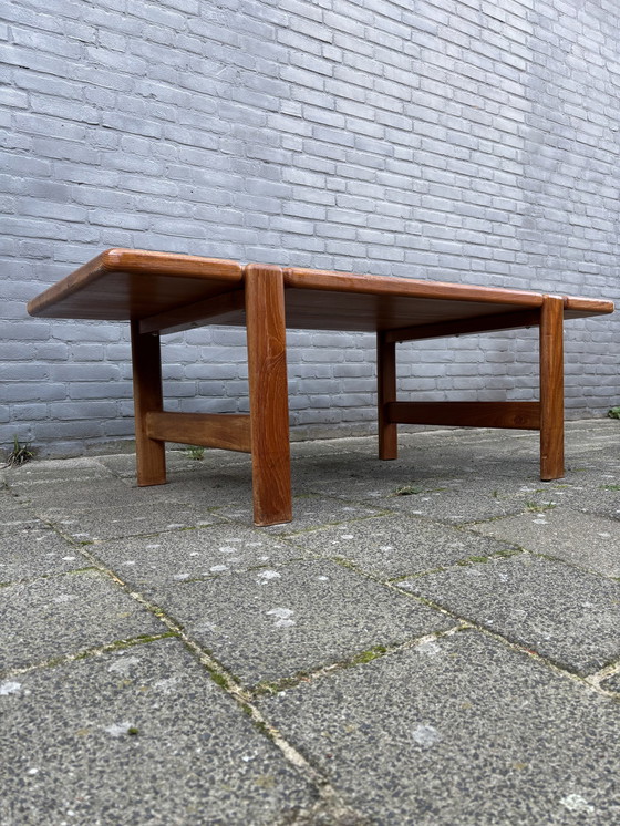 Image 1 of Table basse danoise vintage en teck Niels Bach