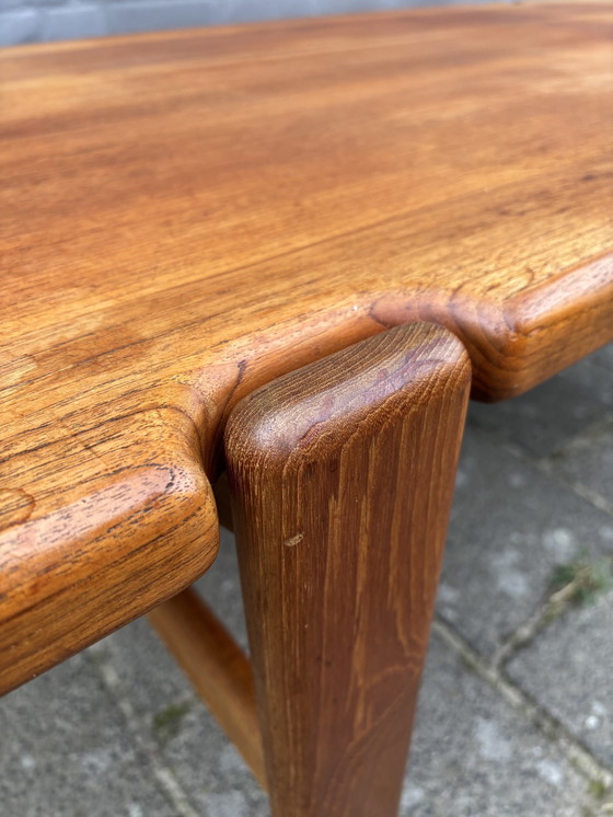 Image 1 of Table basse danoise vintage en teck Niels Bach