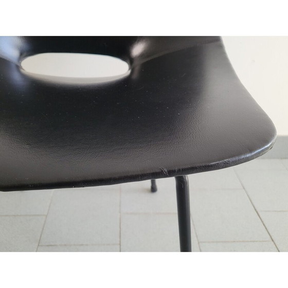 Image 1 of Chaise Tonneau vintage en métal et skaï par Pierre Guariche pour Steiner, 1950