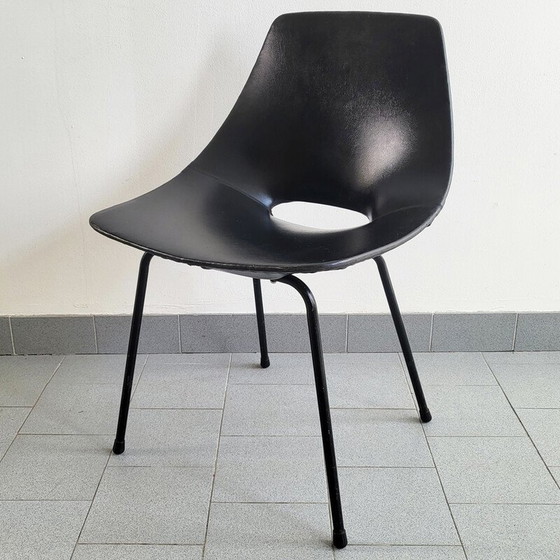 Image 1 of Chaise Tonneau vintage en métal et skaï par Pierre Guariche pour Steiner, 1950