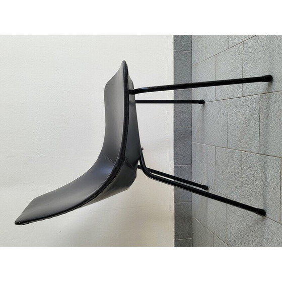 Image 1 of Chaise Tonneau vintage en métal et skaï par Pierre Guariche pour Steiner, 1950