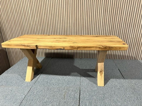 Image 1 of Table basse en bois massif Dane Oval X-Foot