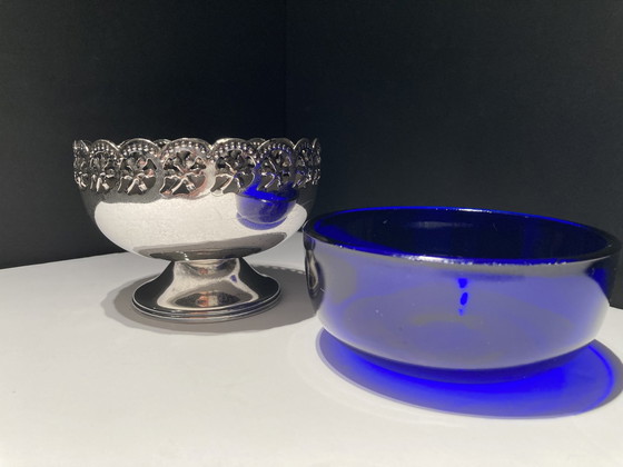 Image 1 of Bol plaqué argent avec plateau intérieur en verre bleu cobalt