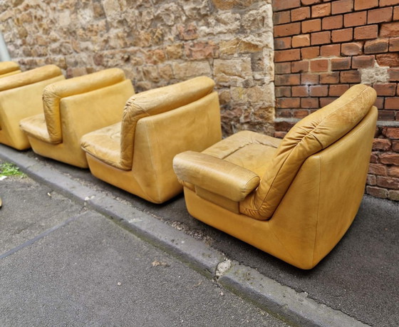 Image 1 of Canapé salon 5X fauteuil + table basse années 1970E cuir,prêt à s'asseoirEtat Voir les photos