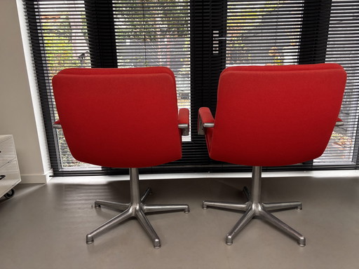 Chaises de bureau Artifort par Geoffrey Harcourt.