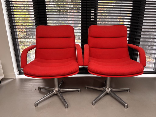 Chaises de bureau Artifort par Geoffrey Harcourt.