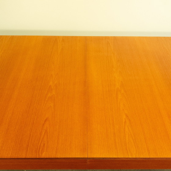 Image 1 of Table de salle à manger extensible, teck, années 1960