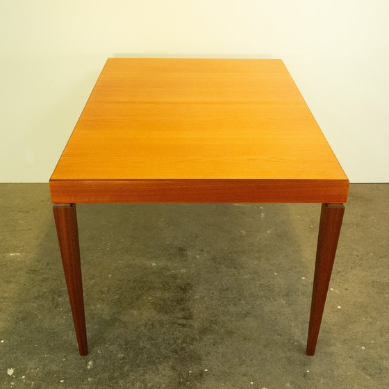 Image 1 of Table de salle à manger extensible, teck, années 1960