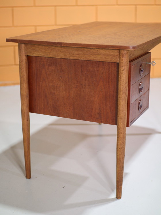 Image 1 of Bureau Vintage Teck autoportant Danois