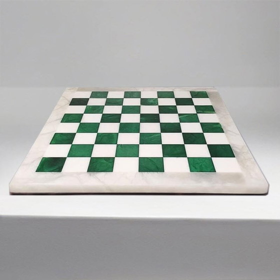 Image 1 of 1970S Magnifique jeu d'échecs vert et blanc en albâtre de Volterra fait à la main en Italie