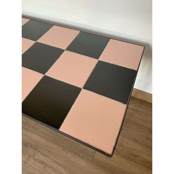 Image 1 of Table basse vintage en métal et damier noir et rose
