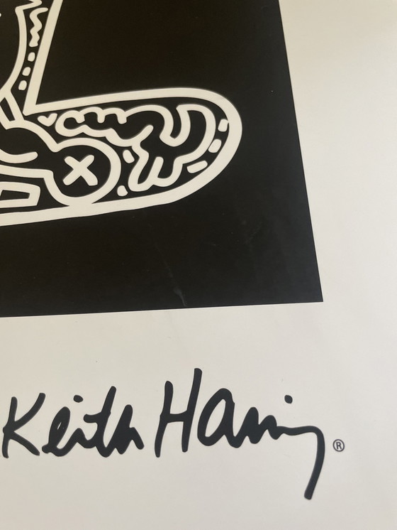 Image 1 of Keith Haring (1958-1990), Chien, 1985, sous licence Artestar New York, imprimé au Royaume-Uni