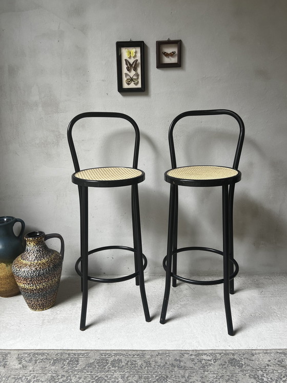 Image 1 of Ensemble de deux tabourets de bar style Thonet en métal avec sangles en plastique