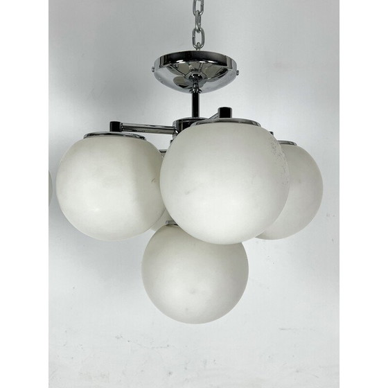 Image 1 of Paire de lampes suspendues vintage en chrome et verre opalin, Italie 1980
