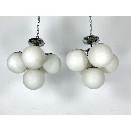 Image 1 of Paire de lampes suspendues vintage en chrome et verre opalin, Italie 1980