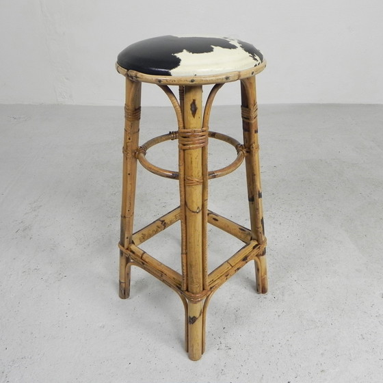 Image 1 of Tabouret de bar en bambou avec siège en skaï en imprimé vache, années 1950