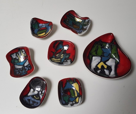 Image 1 of 7X bols de service et assiettes murales, 1950S