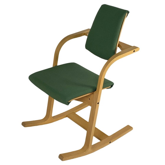 Image 1 of Peter Opsvik - Varier - Actulum - Fauteuil à bascule ergonomique - Revêtement vert et cadre en bois