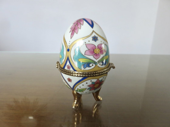 Image 1 of Ensemble De 19 Boites Oeuf En Porcelaine Et Laiton, 1980