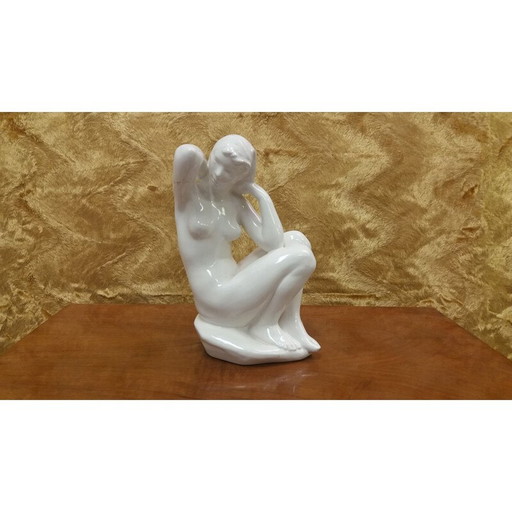 Sculpture vintage en céramique d'une femme nue assise par Art Deco, Tchécoslovaquie 1940