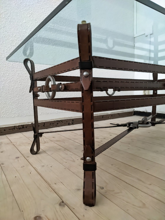 Image 1 of Table vintage en faux cuir